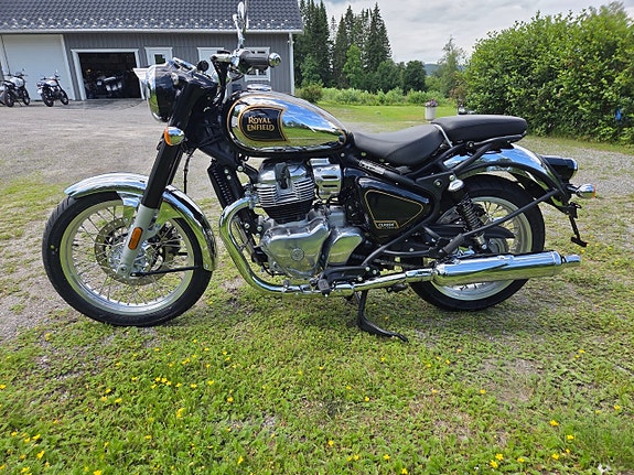 Royal Enfield Classic 650 Black & Chrome 10 of 22