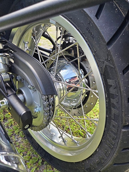Royal Enfield Classic 650 Black & Chrome 22 of 22