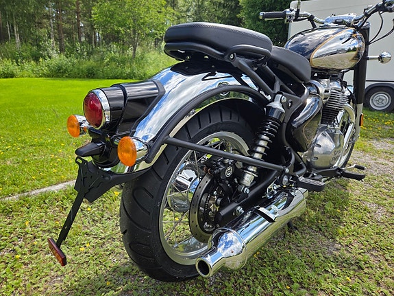 Royal Enfield Classic 650 Black & Chrome 6 of 22