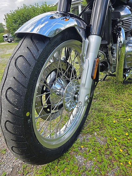 Royal Enfield Classic 650 Black & Chrome 21 of 22