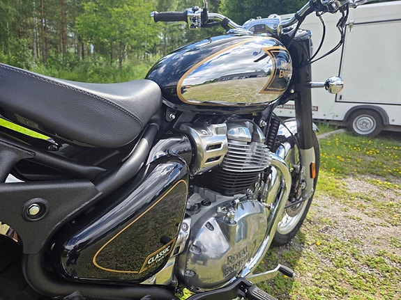 Royal Enfield Classic 650 Black & Chrome 5 of 5