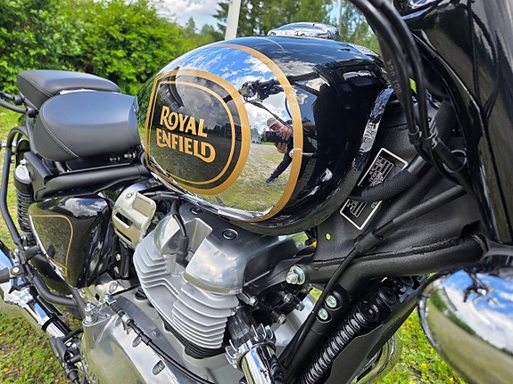 Royal Enfield Classic 650 Black & Chrome 19 of 22