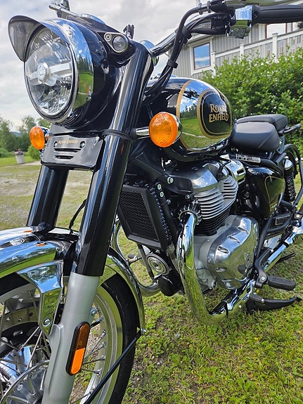 Royal Enfield Classic 650 Black & Chrome 20 of 22