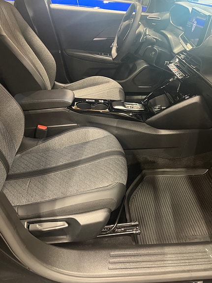 Peugeot 2008 3 of 3