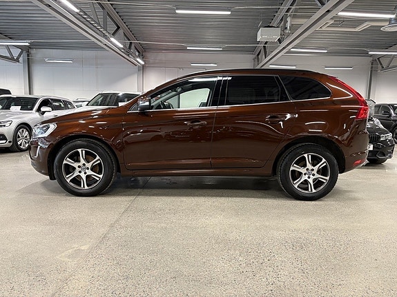 Volvo XC60 2 of 9