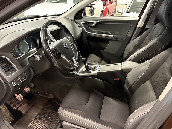 Volvo XC60 4 of 9