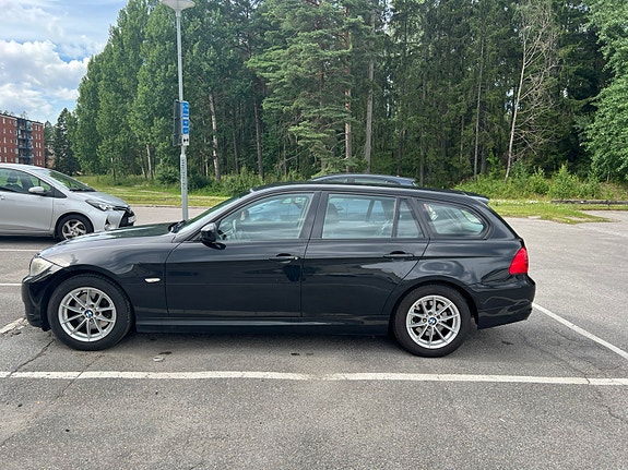BMW 320d 3 of 5