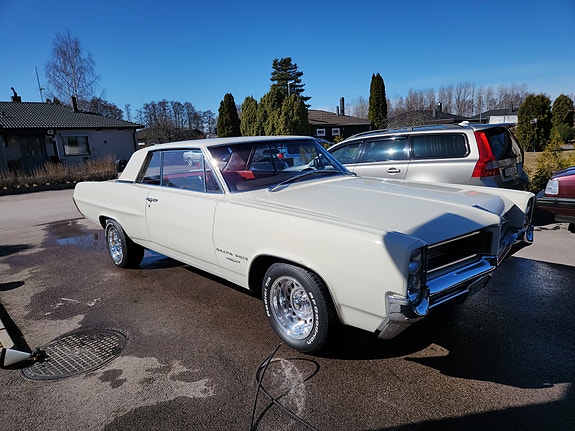 Pontiac Grand Prix 2 of 5