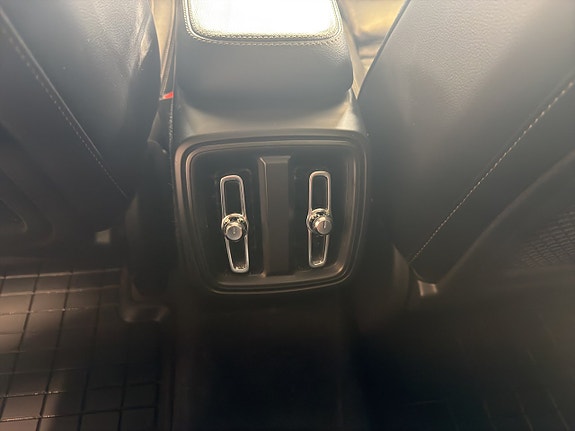 Volvo XC40 17 of 23