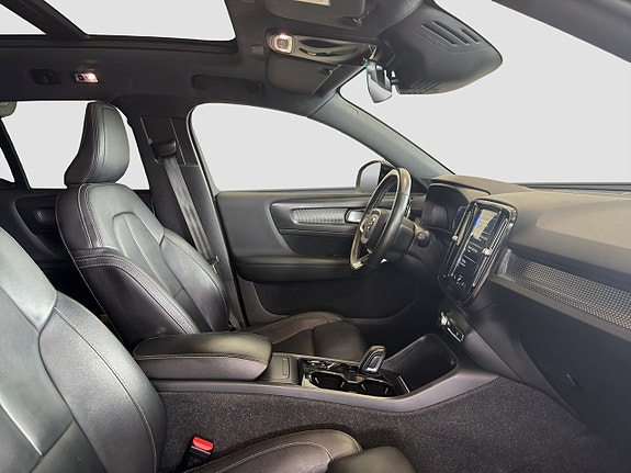 Volvo XC40 18 of 23