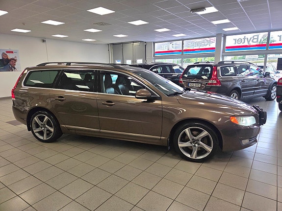 Volvo V70 13 of 25