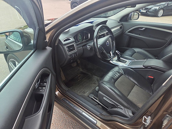Volvo V70 2 of 20