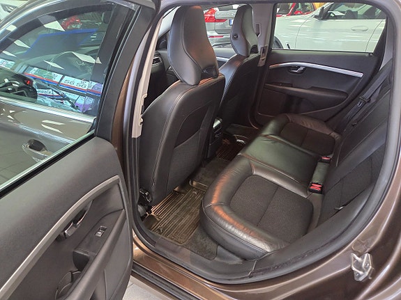 Volvo V70 4 of 25