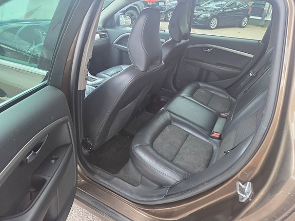 Volvo V70 4 of 20