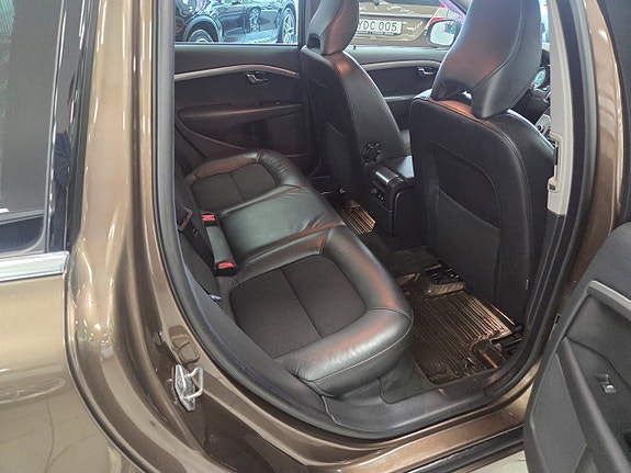 Volvo V70 12 of 25