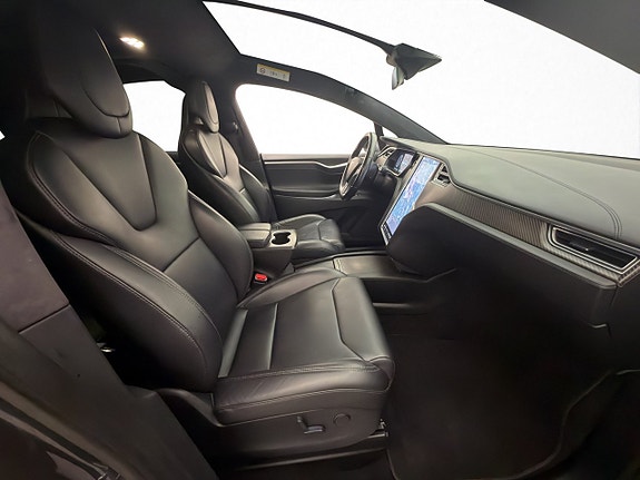 Tesla Model X 16 of 30
