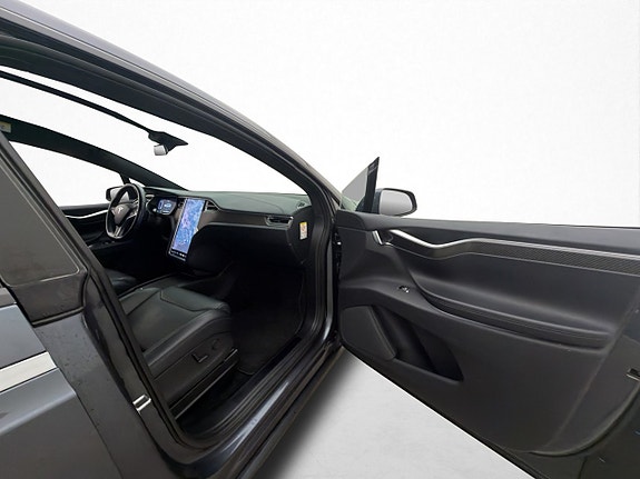 Tesla Model X 17 of 30