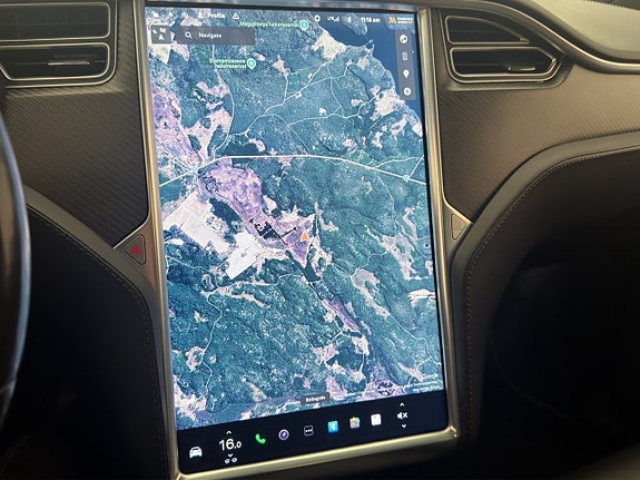 Tesla Model X 23 of 30