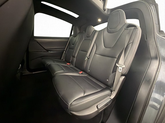 Tesla Model X 18 of 30