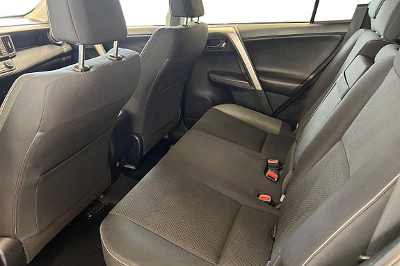Toyota RAV4 13 of 26