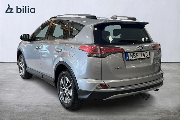 Toyota RAV4 2 of 26