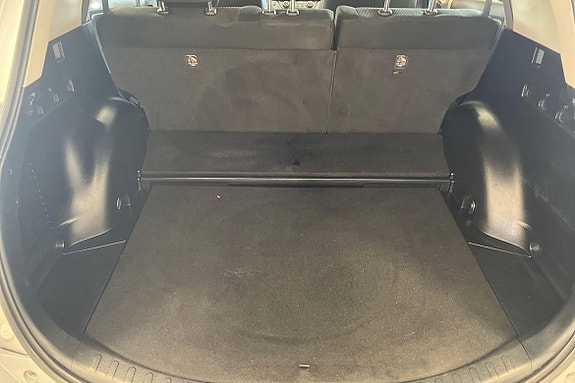 Toyota RAV4 12 of 26
