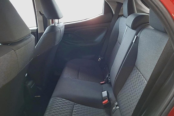 Toyota Yaris 10 of 14