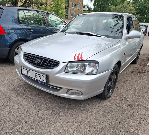Hyundai Accent 4 of 9