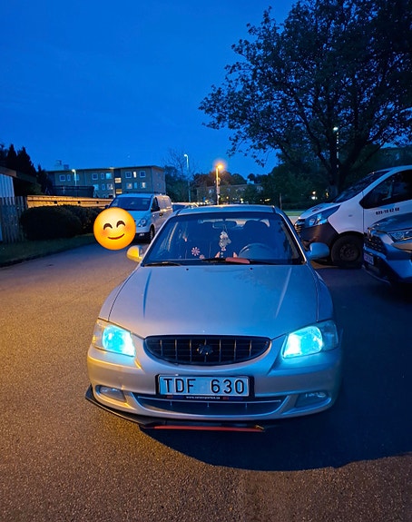 Hyundai Accent 2 of 9