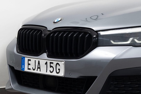 BMW 520d 3 of 5