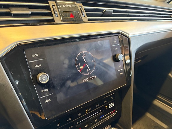 Volkswagen Passat 17 of 21