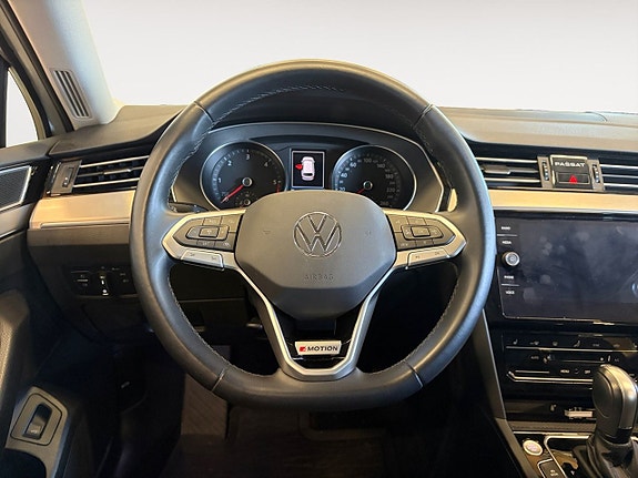 Volkswagen Passat 13 of 21