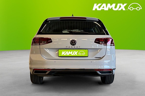 Volkswagen Passat 5 of 21