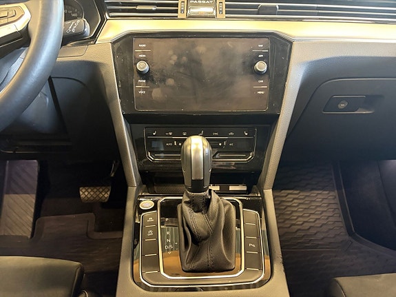 Volkswagen Passat 11 of 21