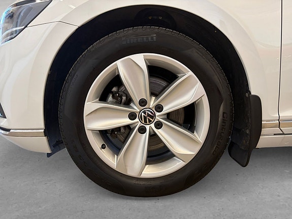 Volkswagen Passat 8 of 21