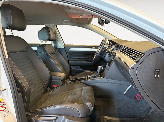 Volkswagen Passat 15 of 21