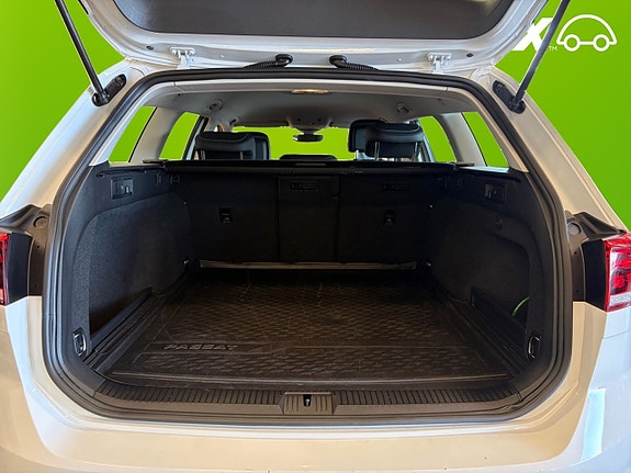 Volkswagen Passat 16 of 21