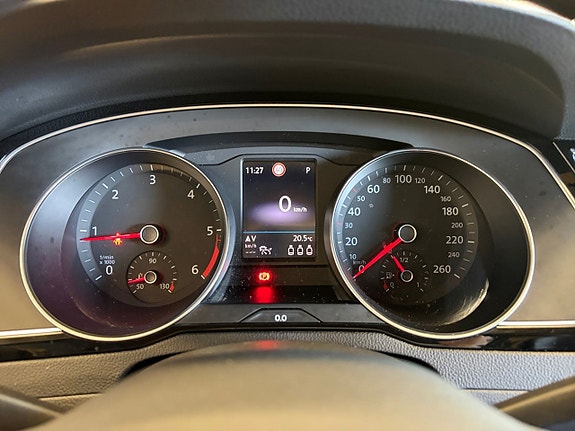 Volkswagen Passat 12 of 21