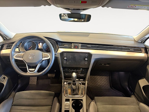 Volkswagen Passat 10 of 21