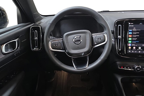 Volvo EX40 4 of 5