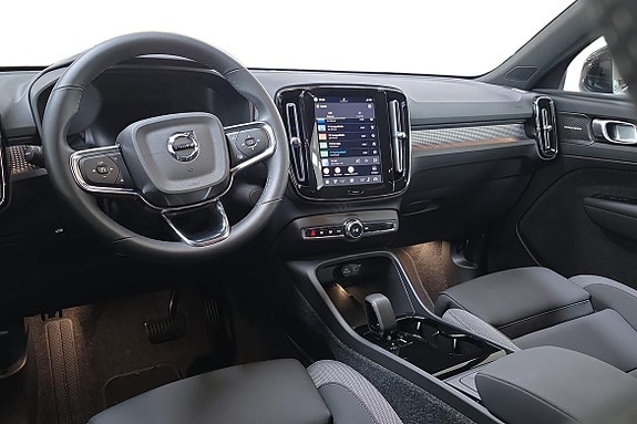 Volvo EX40 2 of 5