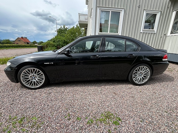 BMW 760i 2 of 4