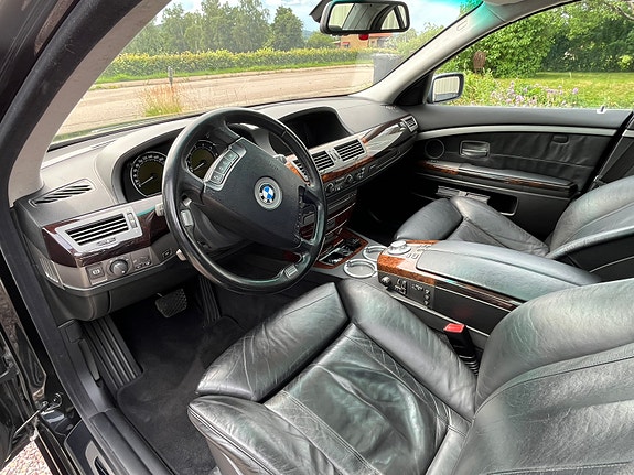 BMW 760i 4 of 4