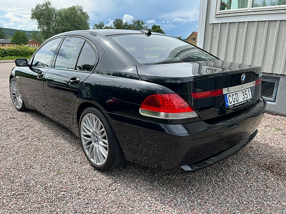 BMW 760i 3 of 4