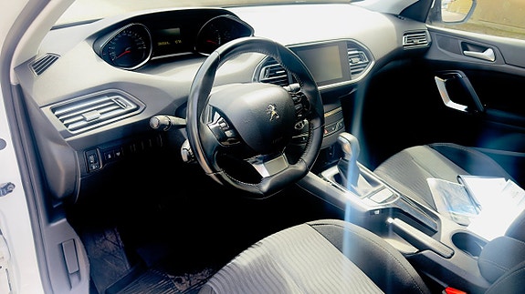 Peugeot 308 9 of 15