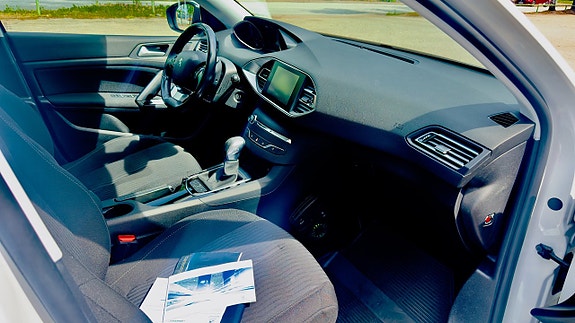 Peugeot 308 11 of 15