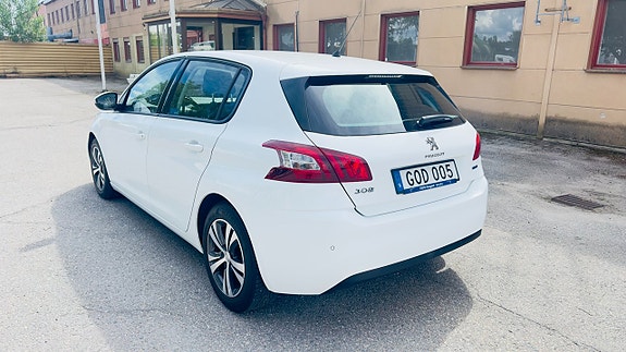 Peugeot 308 2 of 5