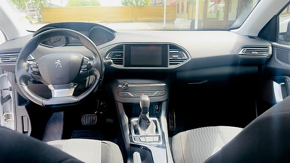 Peugeot 308 8 of 15