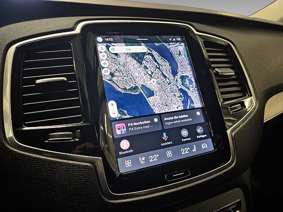 Volvo XC90 10 of 17
