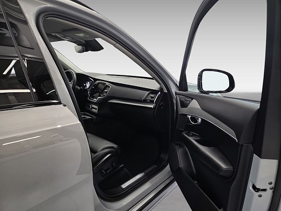 Volvo XC90 14 of 17